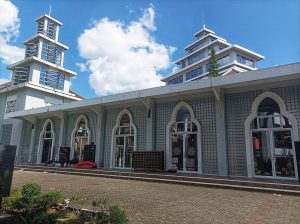 Pintu selatan masjid kampus UIN Sunan Kalijaga